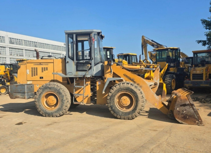 青岛铲车租赁电话